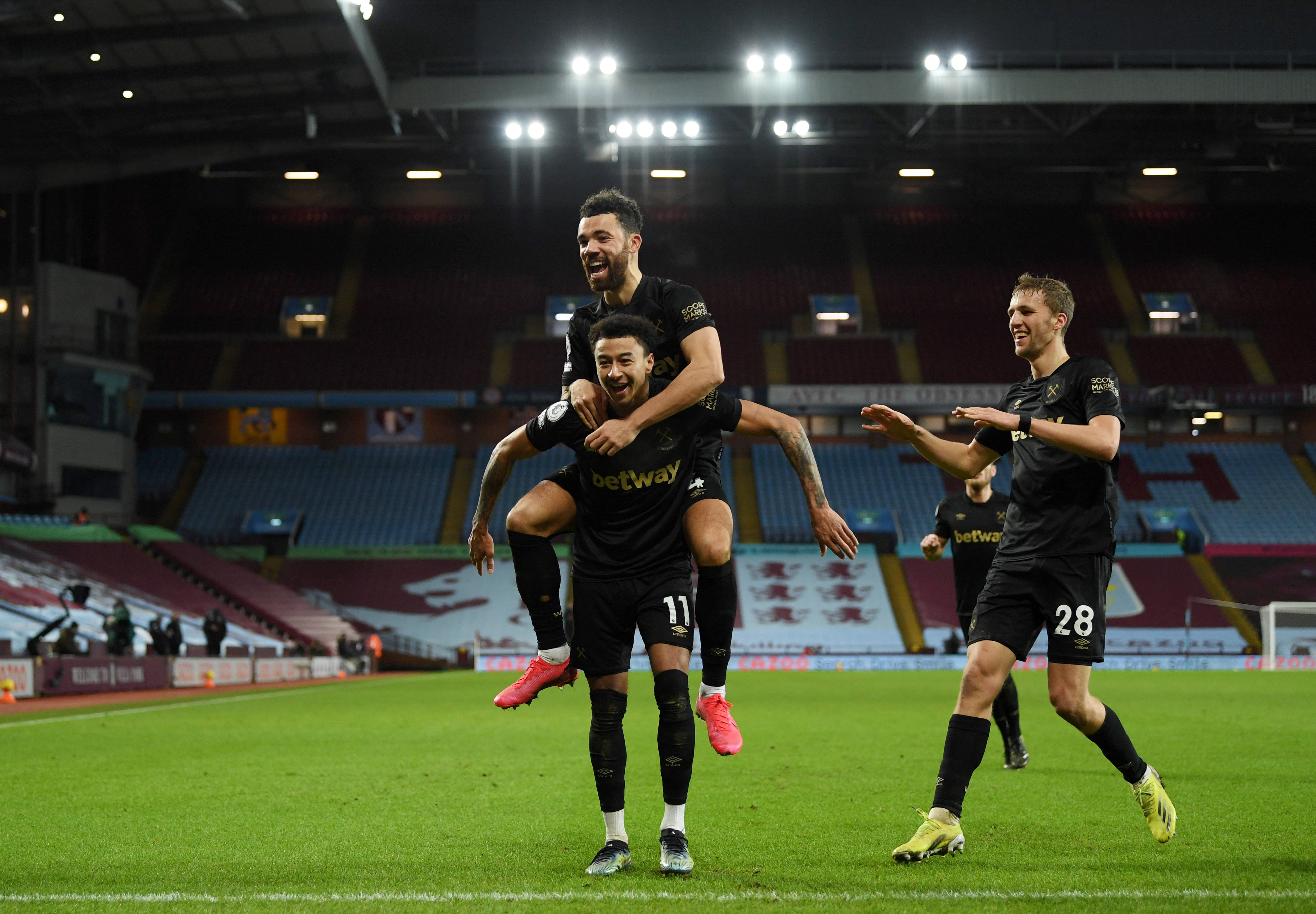 近400名爱好者齐聚，2025“翎跃山海”羽毛球巡回赛广州站落幕（2025“翎跃山海”羽毛球巡回赛广州站圆满收官，近400位爱好者共襄盛会）