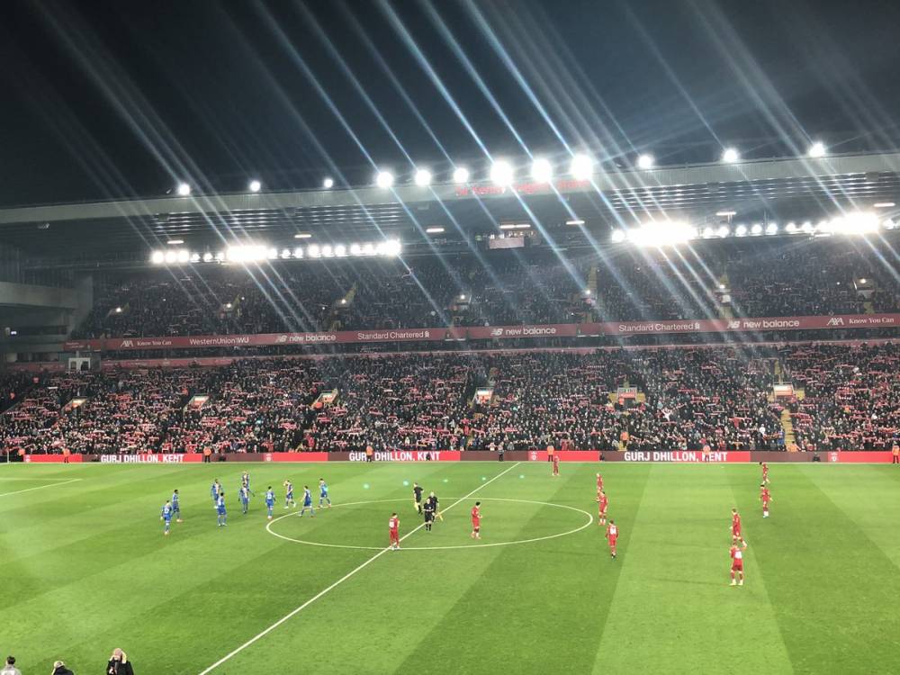 北雪平球迷向场内投掷烟花，瑞典超甲升级附加赛被迫中断（北雪平球迷向场内投掷烟花，瑞典超甲升级附加赛紧急中止）