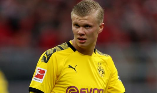 美国演员约翰尼-德普现场观看博卡比赛，并与里克尔梅合影（美国影星约翰尼·德普现身博卡比赛，与里克尔梅合影）