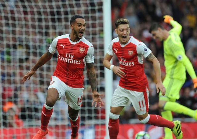 绿帽哥：迪奥曼德经纪人前往英国，与曼联商讨合同条款（绿帽哥：迪奥曼德经纪人赴英，与曼联就合同细节进行谈判）