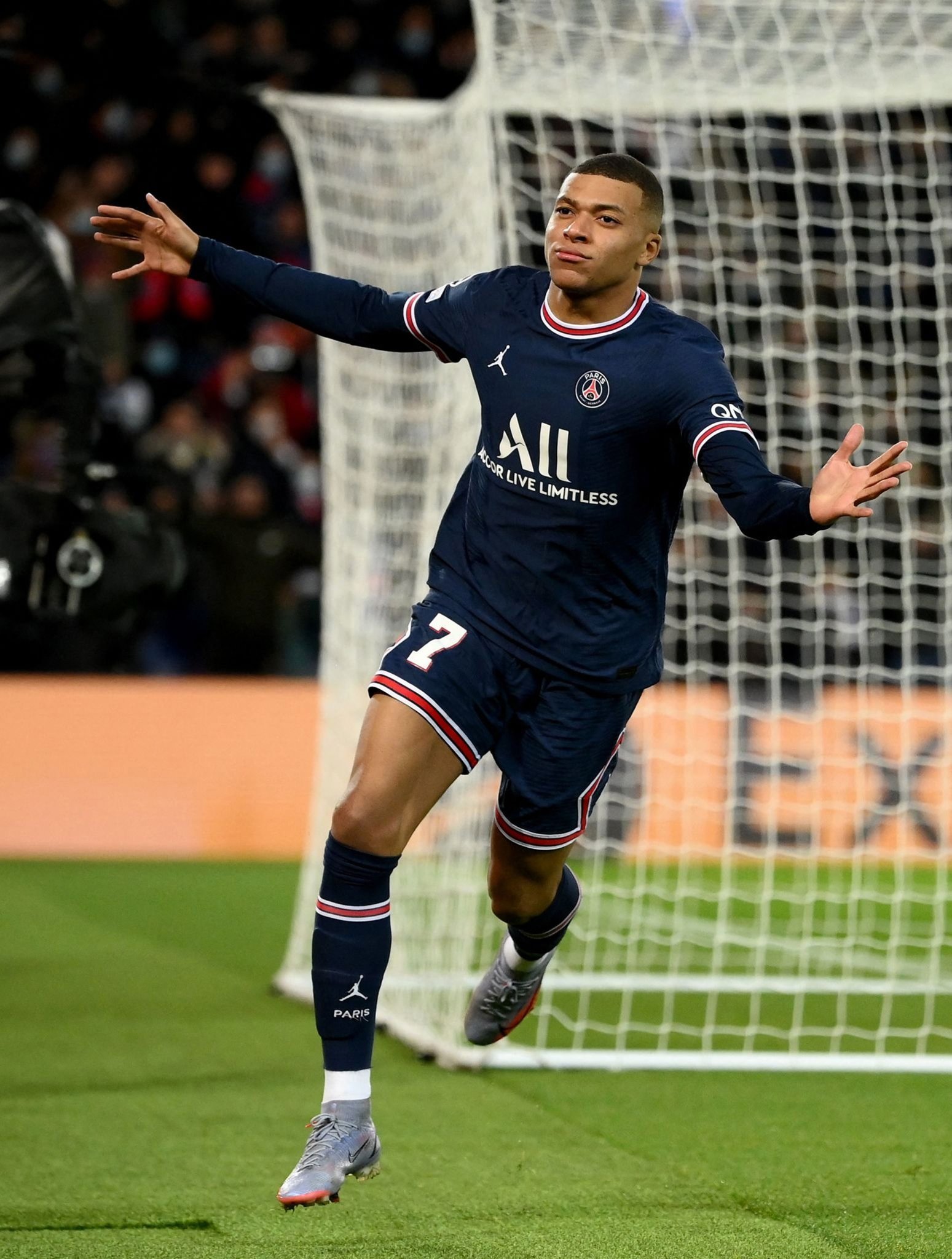 詹俊：感觉意大利能赢北爱尔兰，但能否过威尔士或波黑不好说（詹俊：意大利赢北爱有望，但能否闯过威尔士或波黑仍难说）