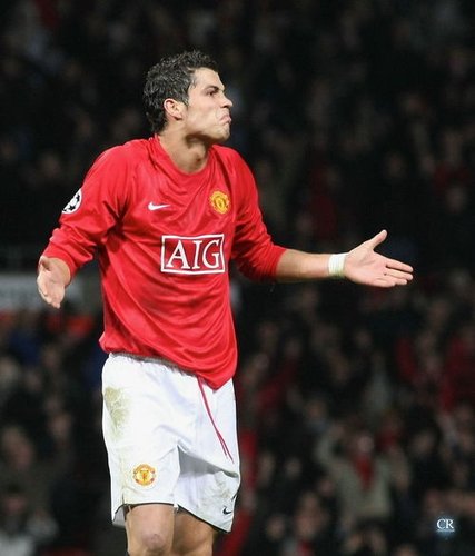 主场龙硬撼银河战舰！毕尔巴鄂死磕皇马，欧冠资格战意对决（圣马梅斯主场硬刚银河战舰！毕尔巴鄂鏖战皇马，欧冠席位生死对决）