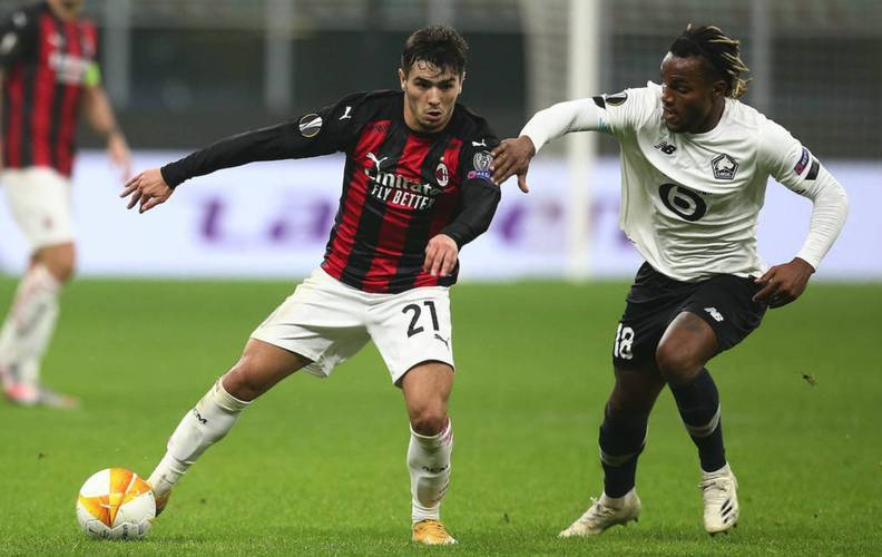 劫富济贫看红魔！曼联对阵英超第4-9名全胜 对阵下半区球队仅1胜（曼联陷入“劫富济贫”怪圈：对英超第4-9名全胜，下半区仅获1胜）