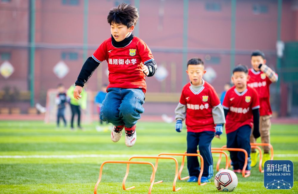 门将连续零封刷新赛季纪录（门将连场零封改写赛季纪录）