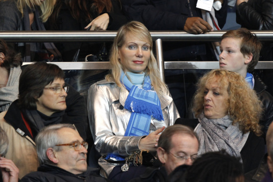 欧冠赛前穆里尼奥与两名昔日弟子重逢，并亲吻了斯内德的光头（欧冠赛前，穆里尼奥与两位旧部相聚，还亲吻了斯内德的光头）