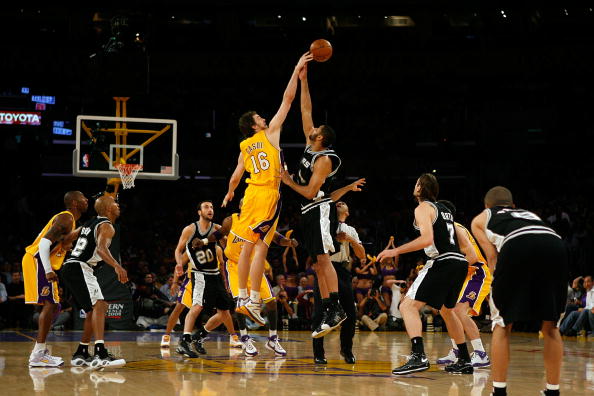 快船官方伤病报告显示保罗今天缺阵，原因是未随队（快船伤病名单更新：保罗今日因未随队缺席）