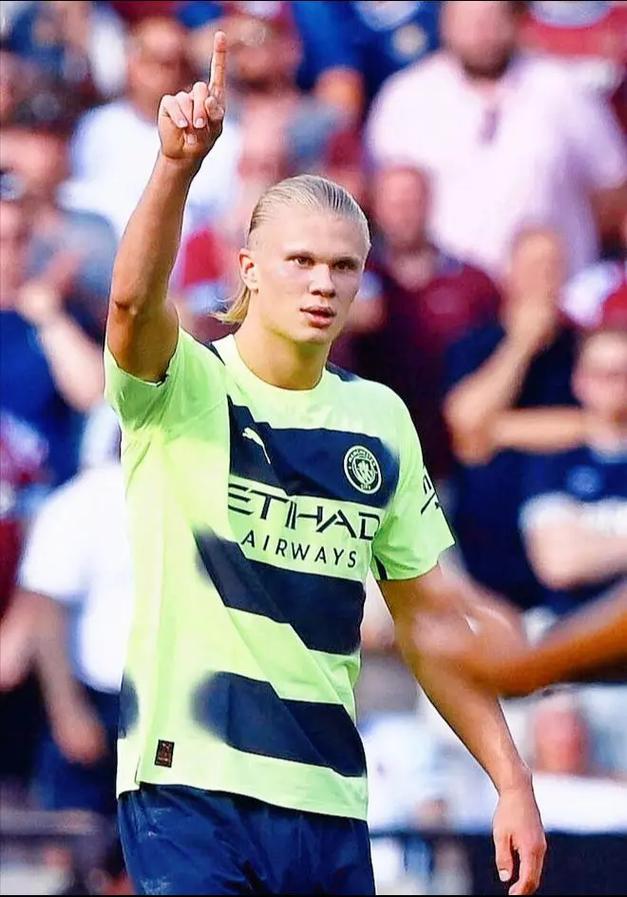 马德兴：中国足球受冷遇因成绩没突破，地方超火爆是大众怒其不争（马德兴：中国足球因成绩停滞遭冷落，地方热度背后是公众对其不争气的怒火）