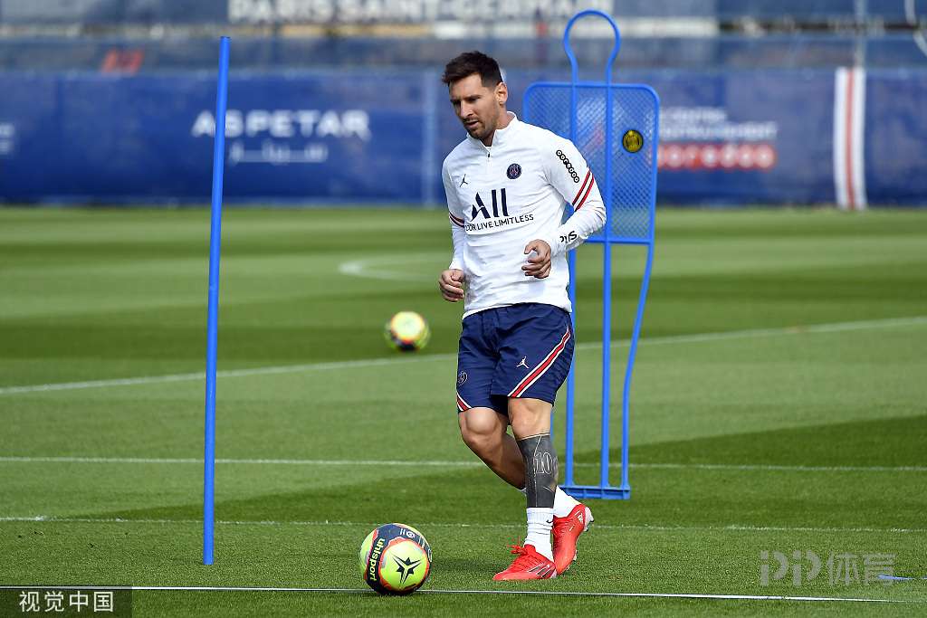 都体：凯利主动放弃休息日加紧恢复；卡瓦尔恢复进度稍慢一些（都体：凯利自愿放弃休息日全力康复；卡瓦尔恢复节奏偏慢）